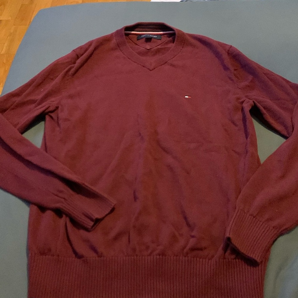 Tommy sweater
